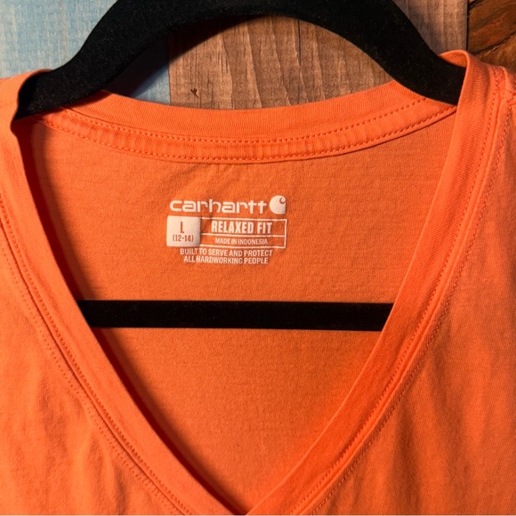 Carhartt Women’s V-Neck Logo Tee – Orange (L, Relaxed Fit) - Picture 3 of 7